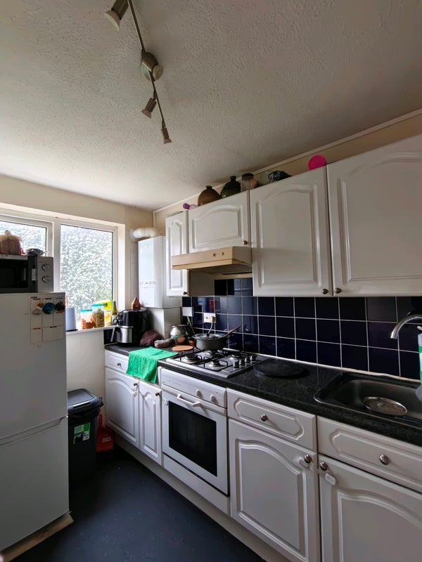 Room Dyke Drive in Greater London