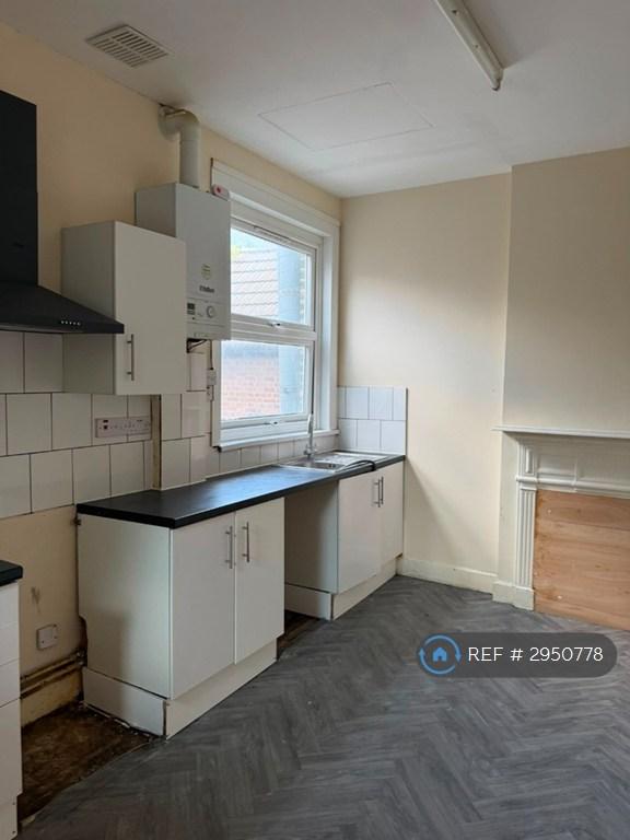 Flat Grange Road in Greater London