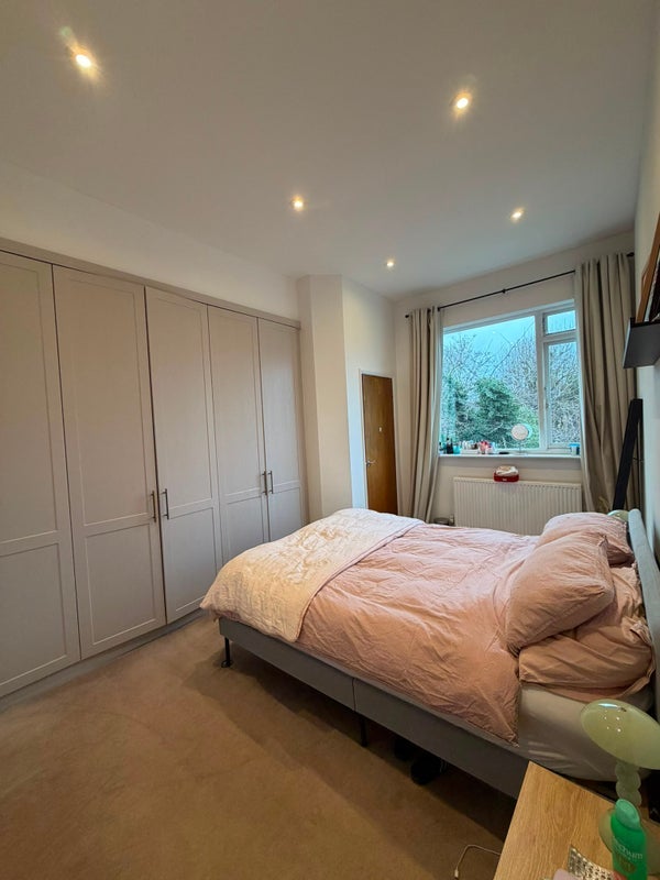 Flat Christchurch Avenue in Greater London