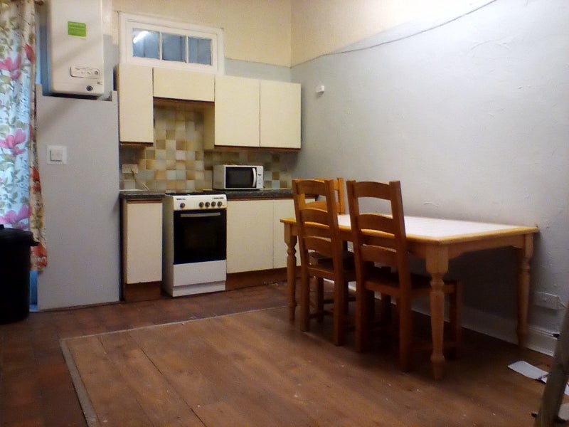 Flat Cranworth Street in Glasgow