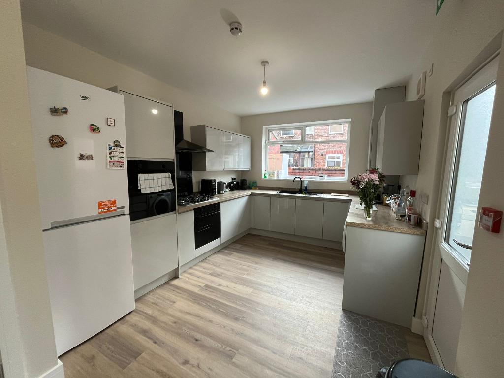 Flat Whitby Road in Manchester