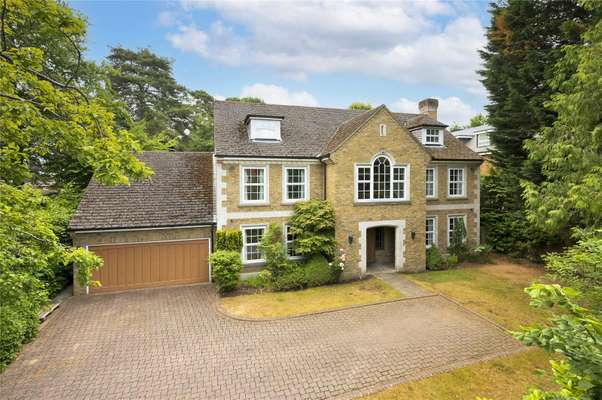 House Cavendish Road in Elmbridge