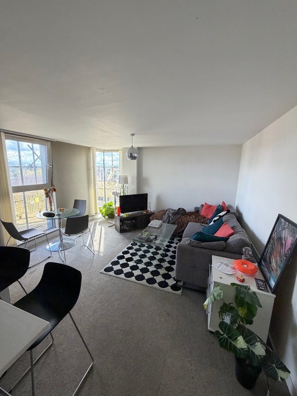 Room Chippenham Road in Manchester