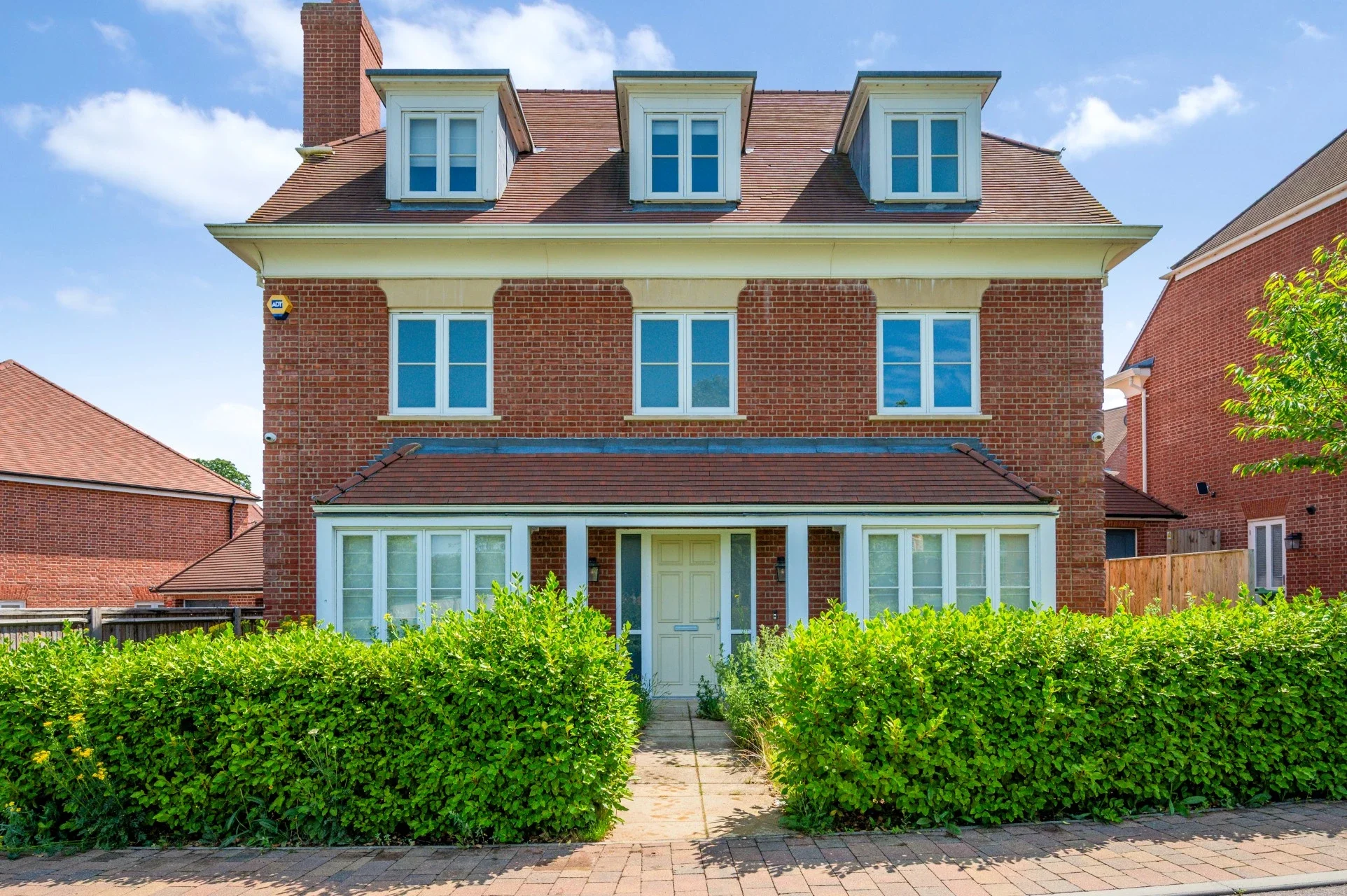 House Whistler Drive in Greater London
