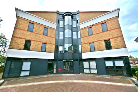 Flat London Road in Bracknell
