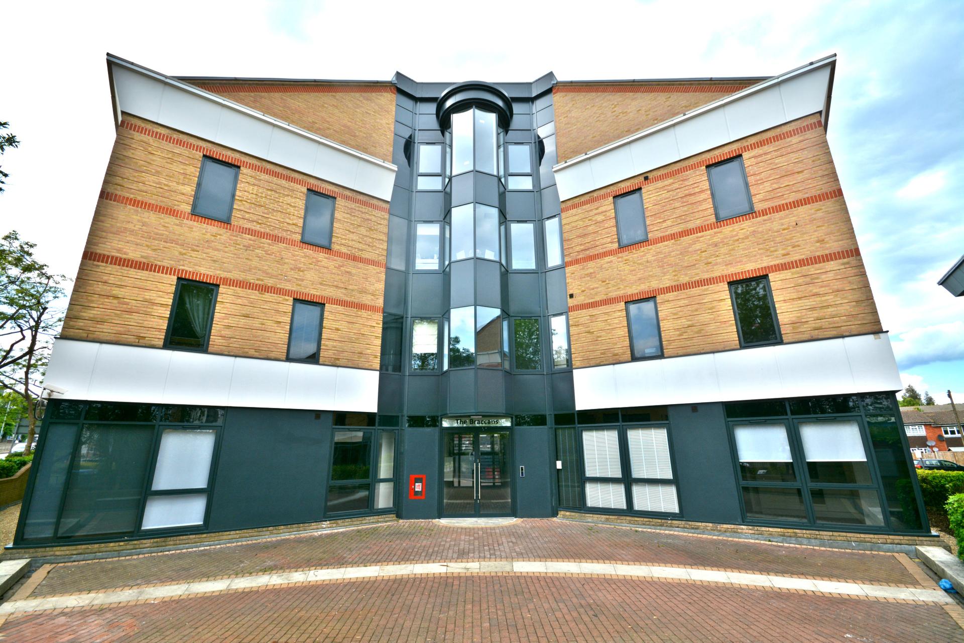 Flat London Road in Bracknell