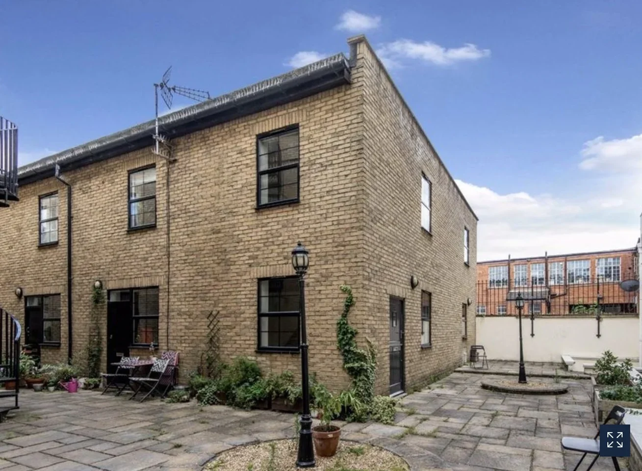 House Shore Road in Greater London