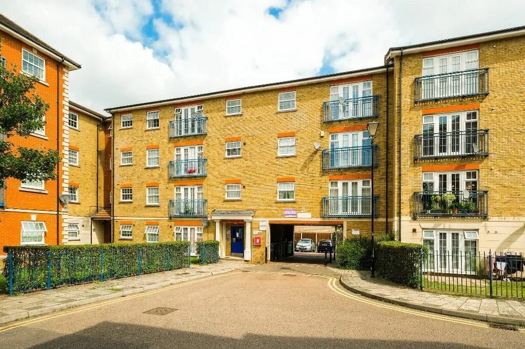 Flat Queensberry Place in Greater London