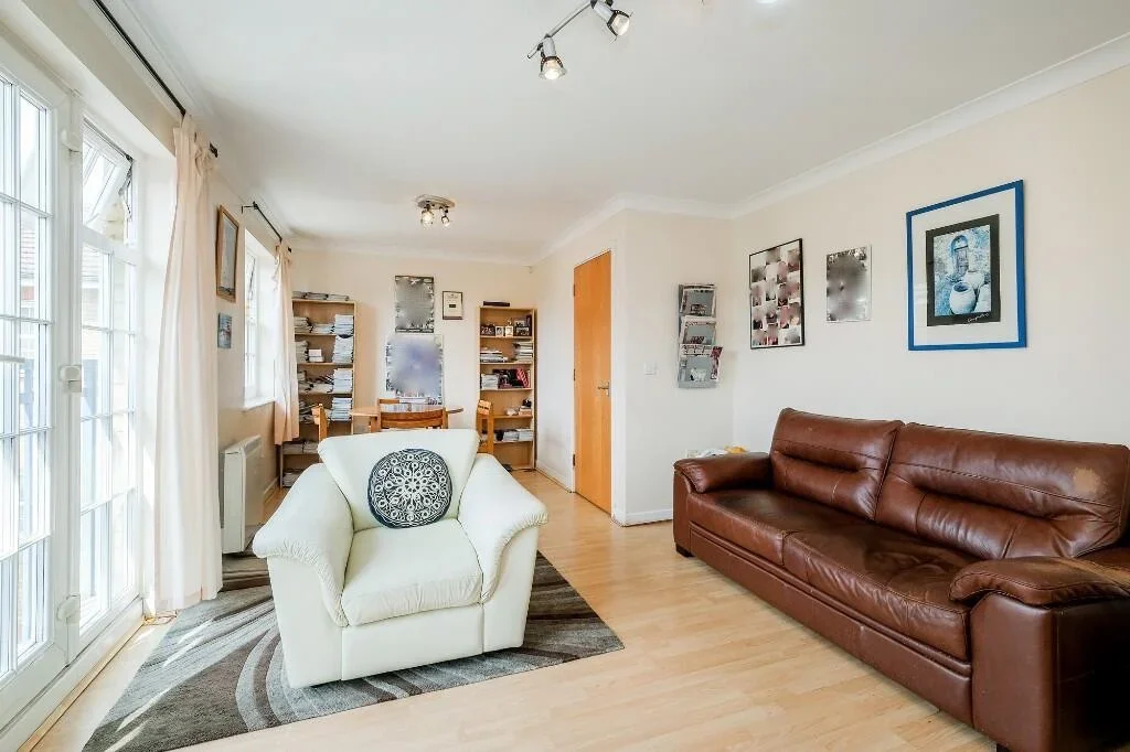 Flat Queensberry Place in Greater London