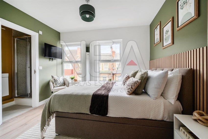 Room Curzon Street in Reading