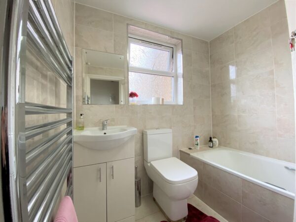 Room Lancing Road in Greater London