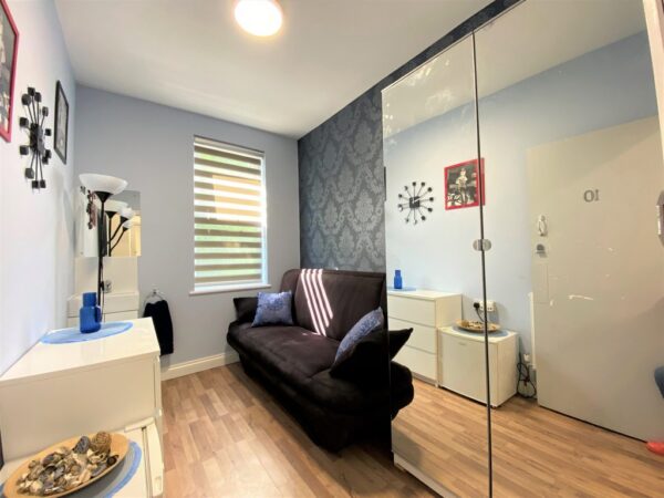 Room Lancing Road in Greater London