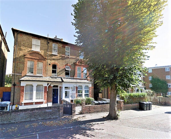 Room Lancing Road in Greater London