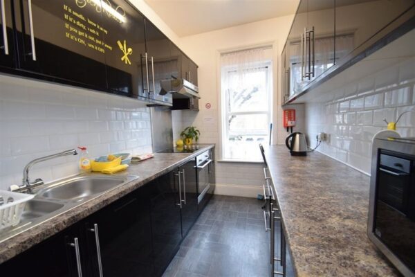 Room Lancing Road in Greater London