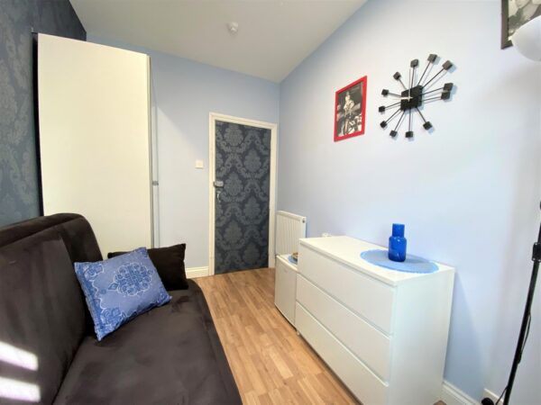 Room Lancing Road in Greater London
