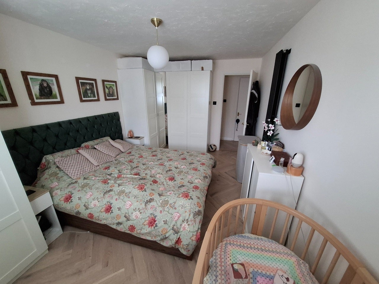 Flat Hyacinth Close in Greater London