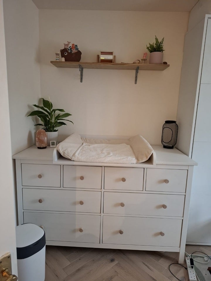 Flat Hyacinth Close in Greater London