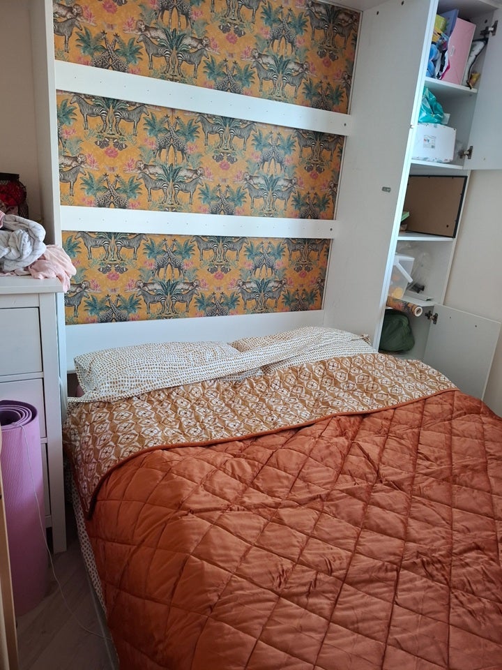 Flat Hyacinth Close in Greater London