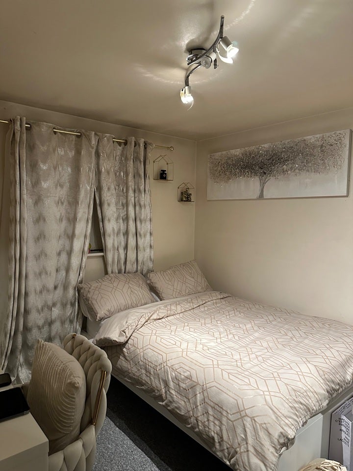 Room Everside Drive in Manchester