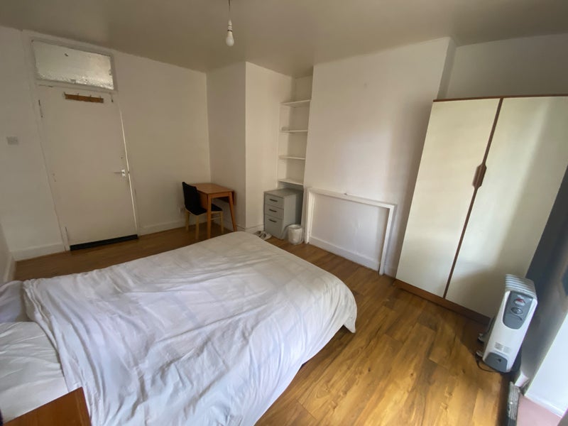 Room Burnham Street in Greater London