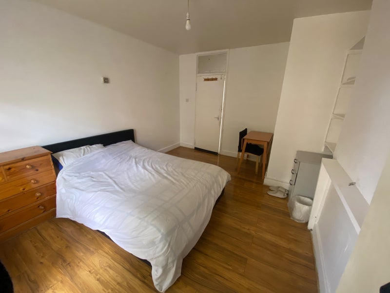 Room Burnham Street in Greater London