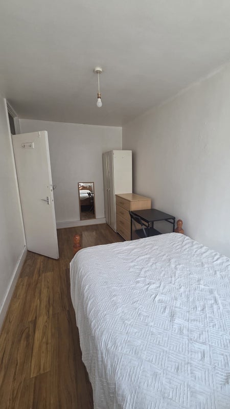 Room Burnham Street in Greater London