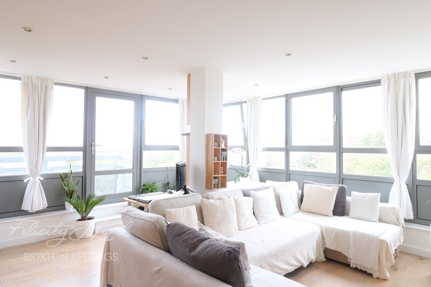 Flat Tierney Road in Greater London