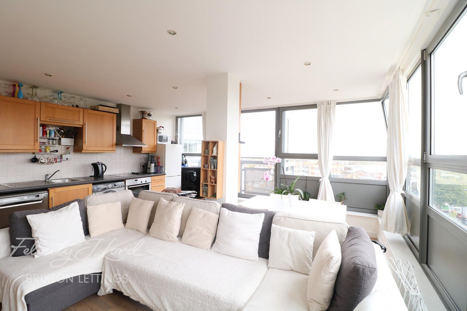Flat Tierney Road in Greater London