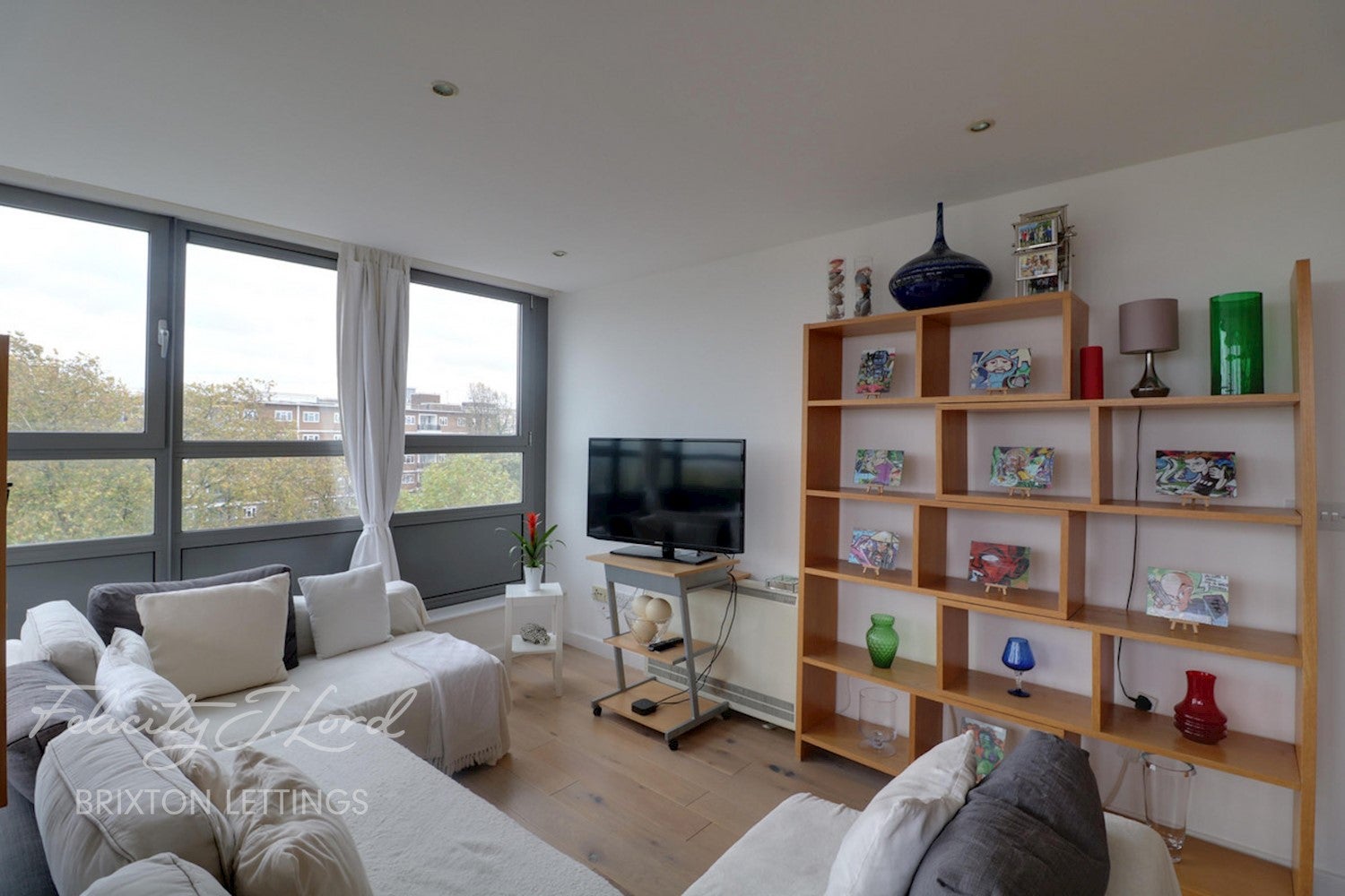 Flat Tierney Road in Greater London