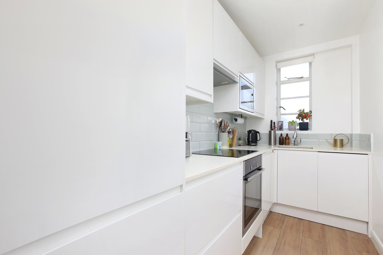 Flat Nightingale Lane in Greater London