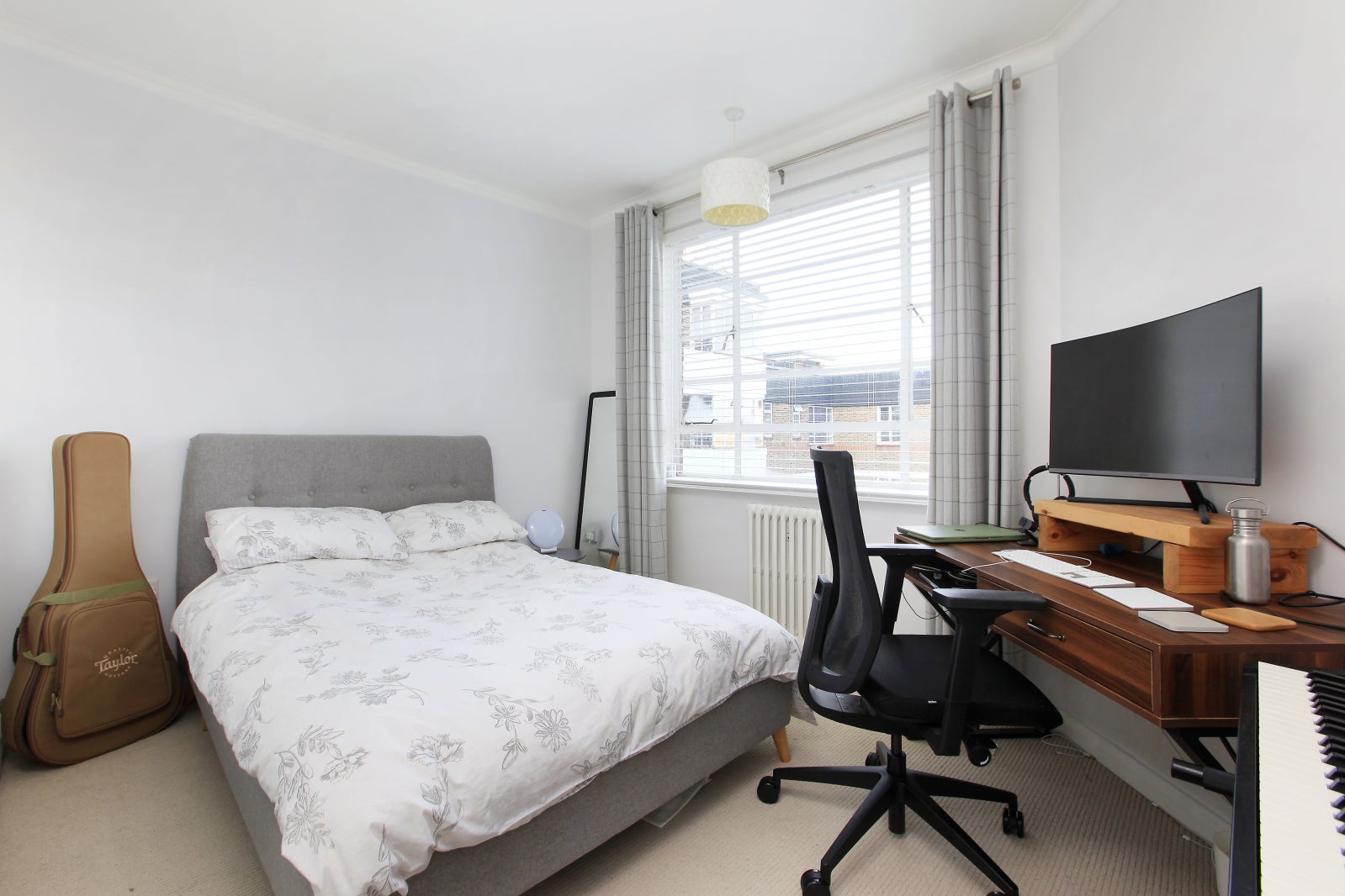 Flat Nightingale Lane in Greater London
