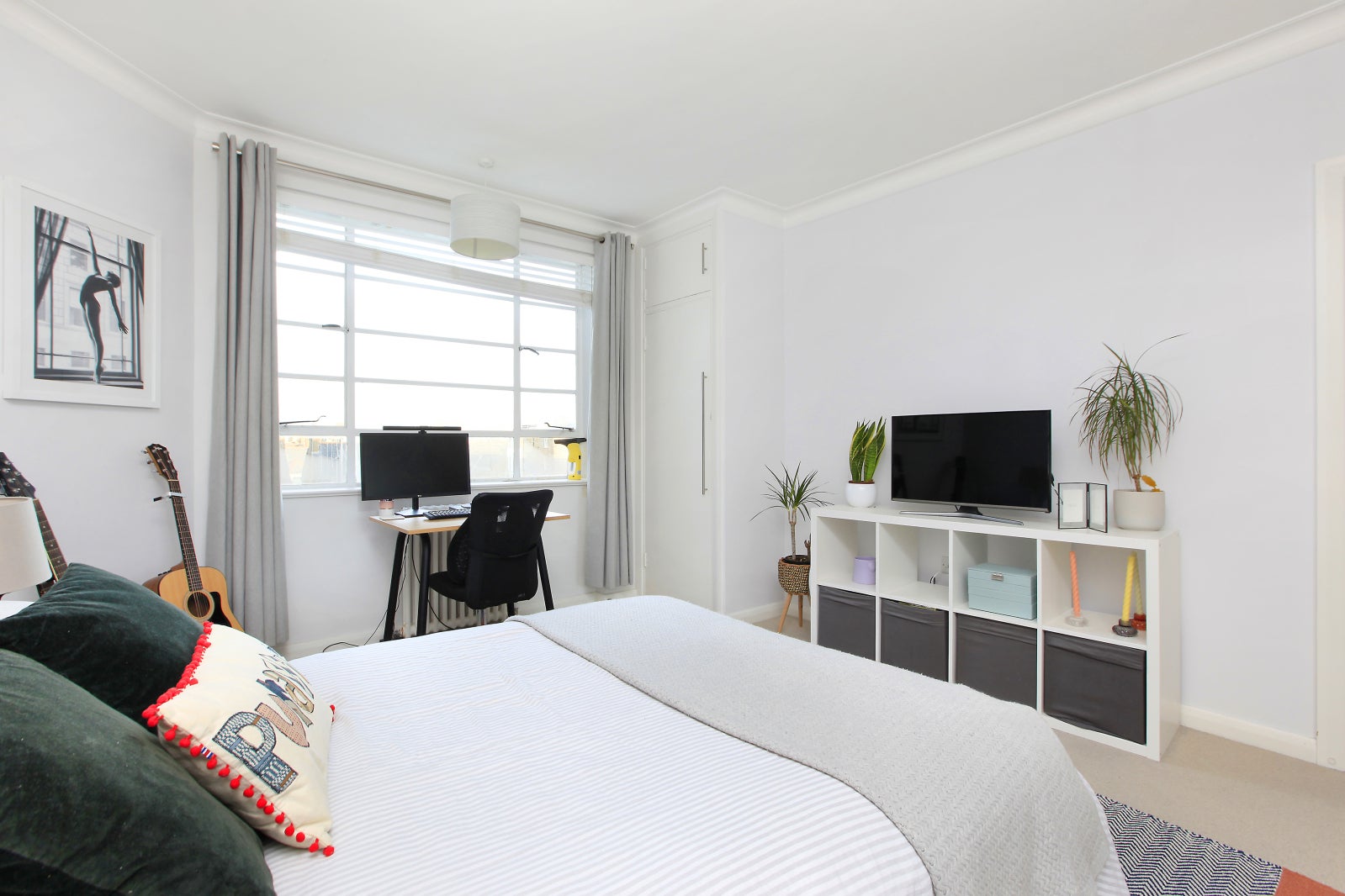 Flat Nightingale Lane in Greater London