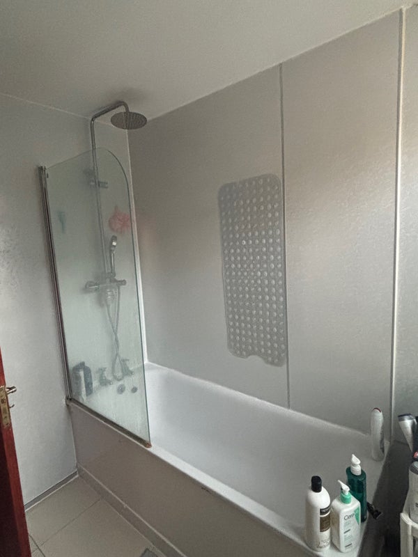 Room Chale Road in Greater London