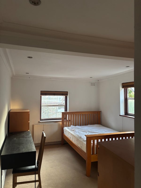 Room Chale Road in Greater London