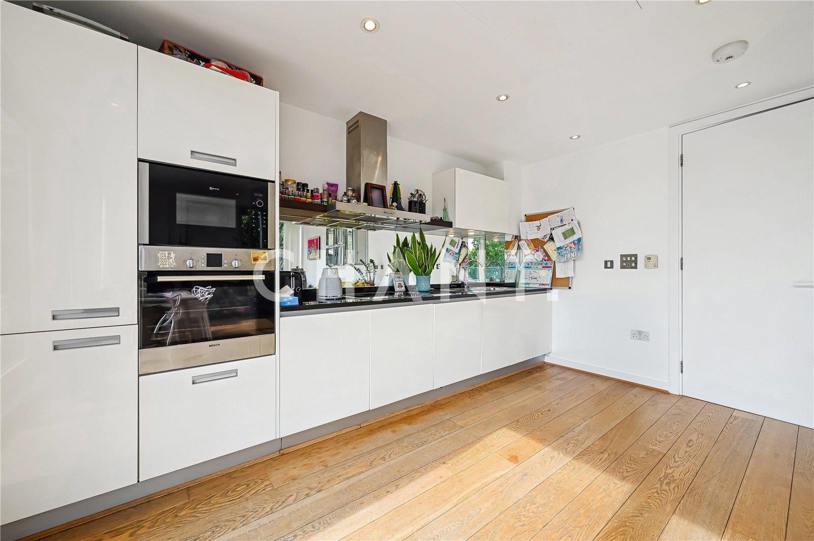 Flat Gatliff Road in City of Westminster