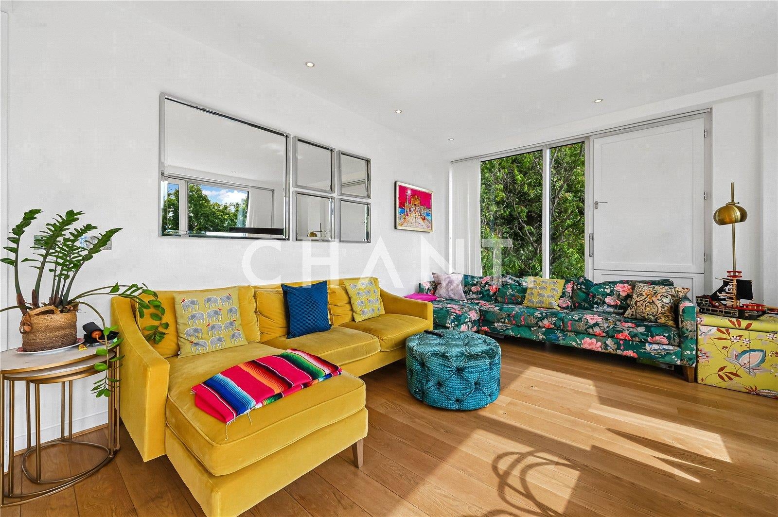 Flat Gatliff Road in City of Westminster