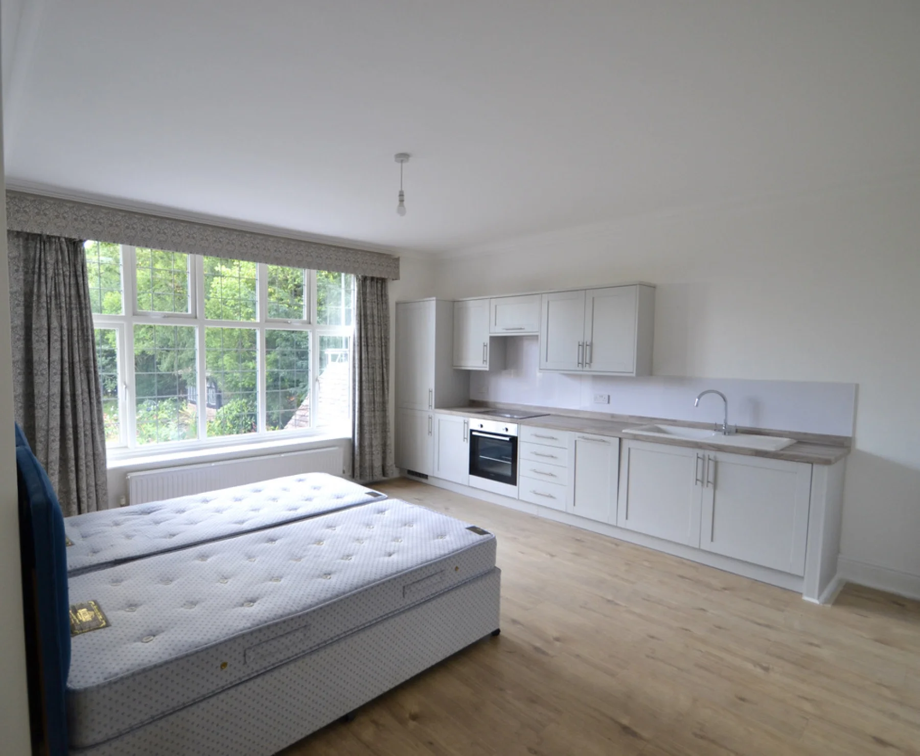 Flat Cowfold Road in Horsham