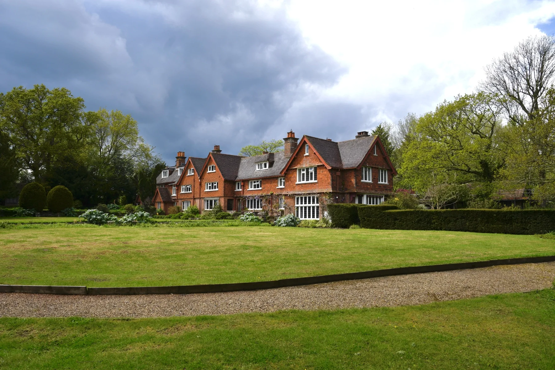Flat Cowfold Road in Horsham