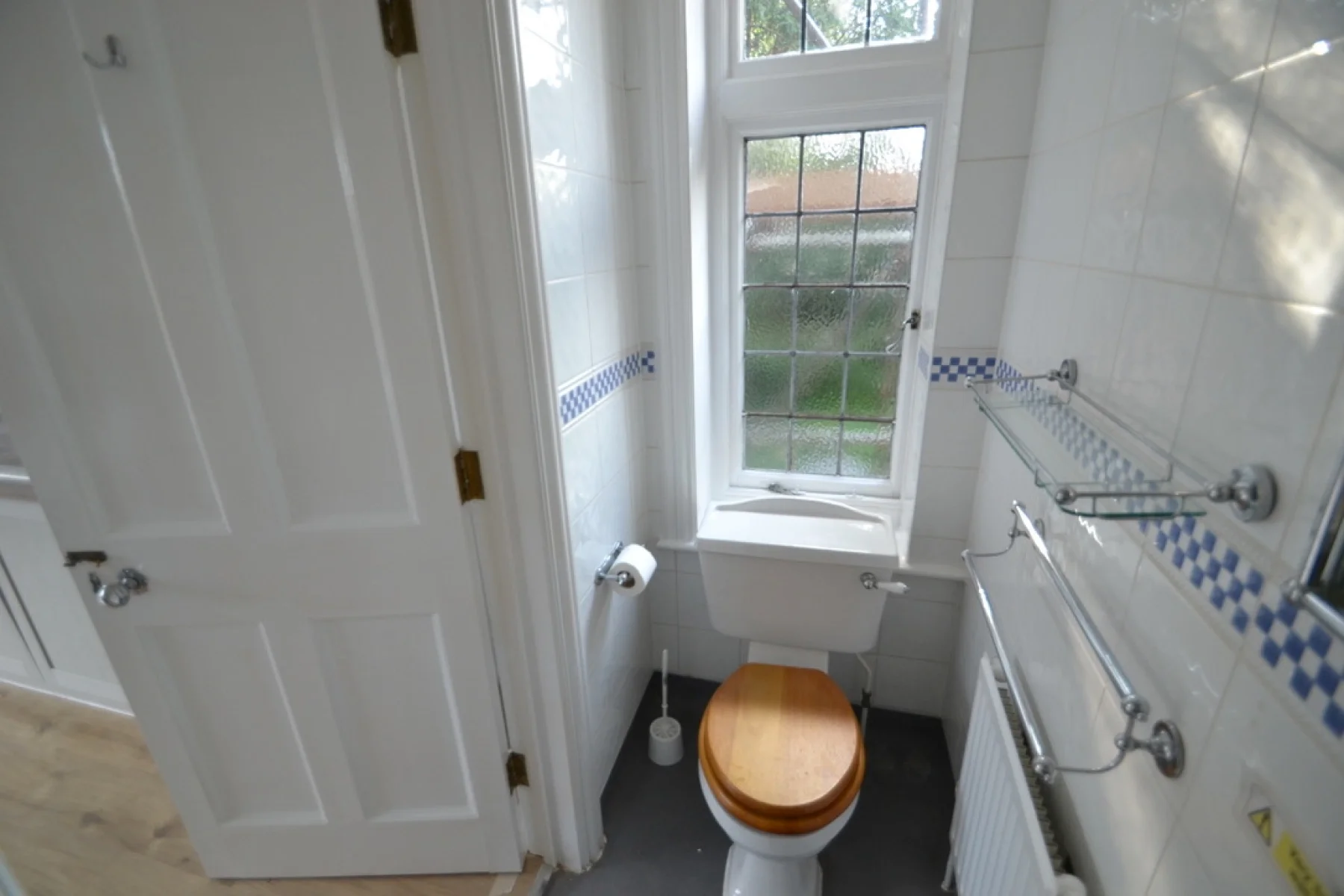 Flat Cowfold Road in Horsham