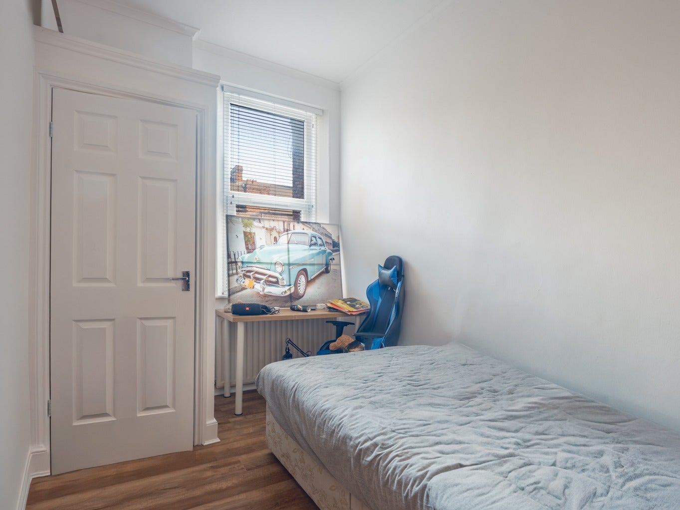 Flat Helmsley Road in Newcastle upon Tyne