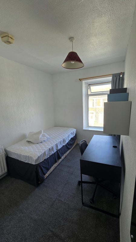 Room King Street in Pontypridd