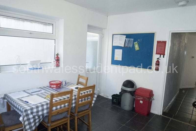 Room King Street in Pontypridd