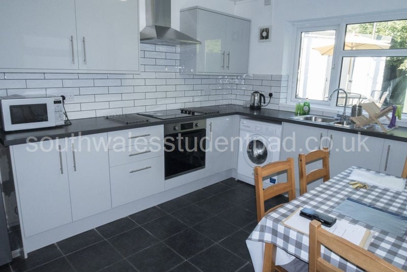 Room King Street in Pontypridd
