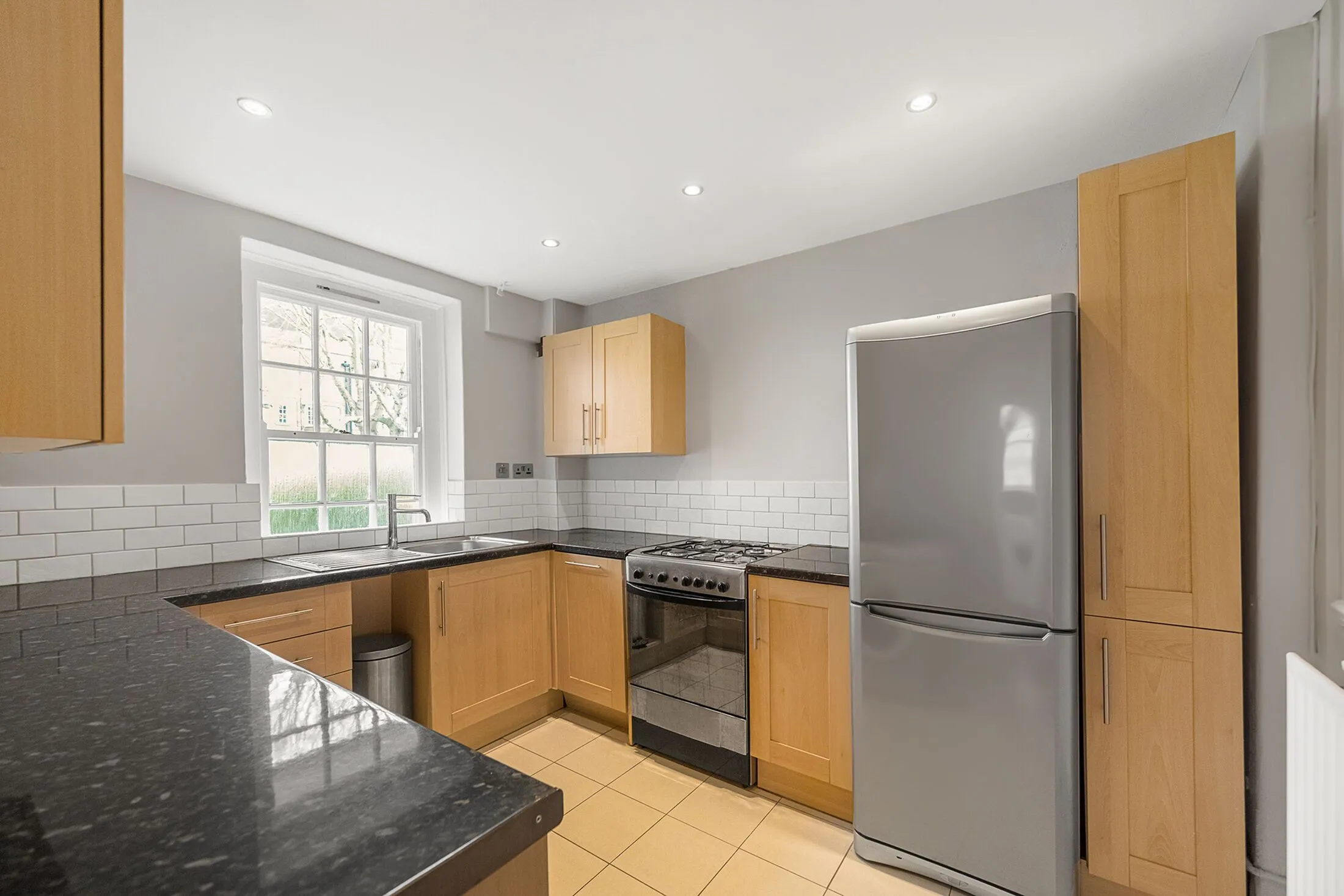 Flat Killyon Road in Greater London