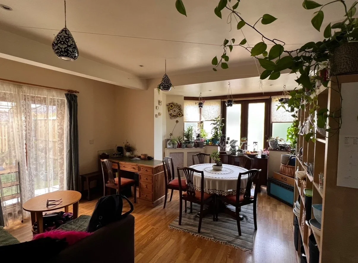 Room Ridgeway Road in Greater London