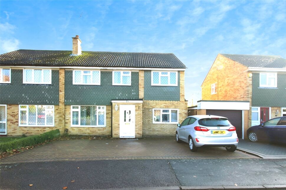 House Moore Grove Crescent in Borough of Runnymede