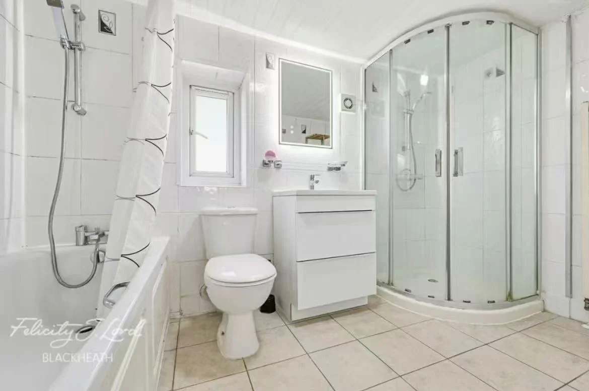 Room Calderwood Street in Greater London