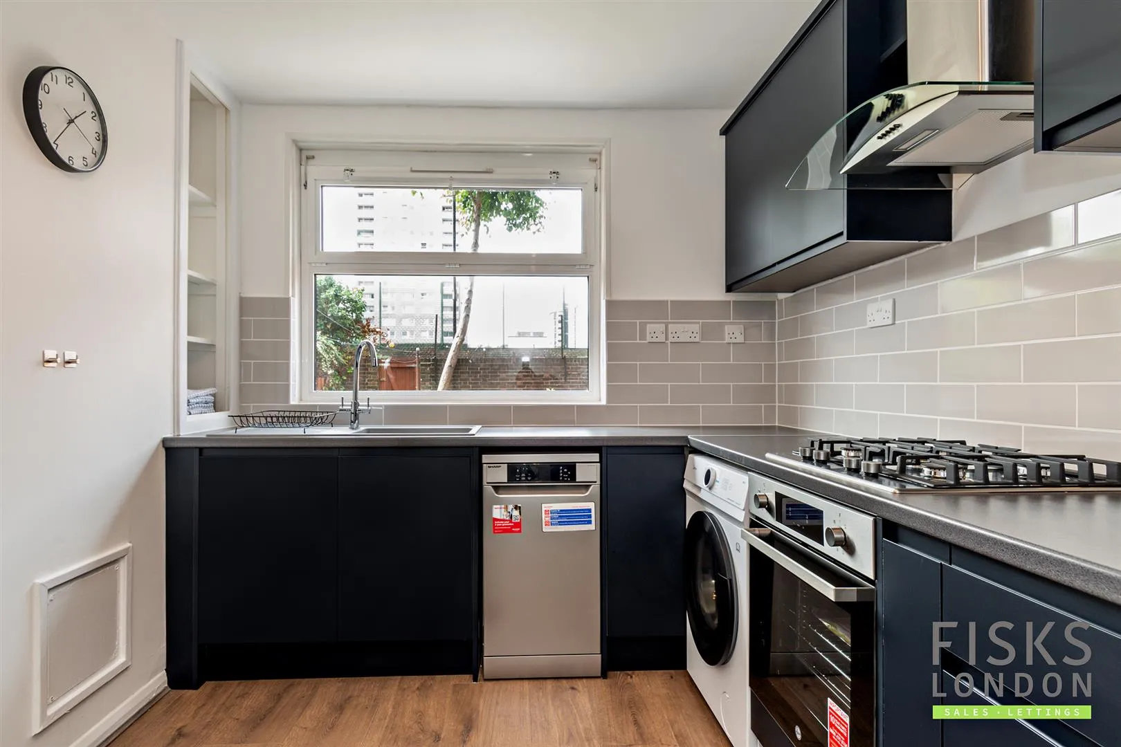 Flat Alpha Grove in Greater London
