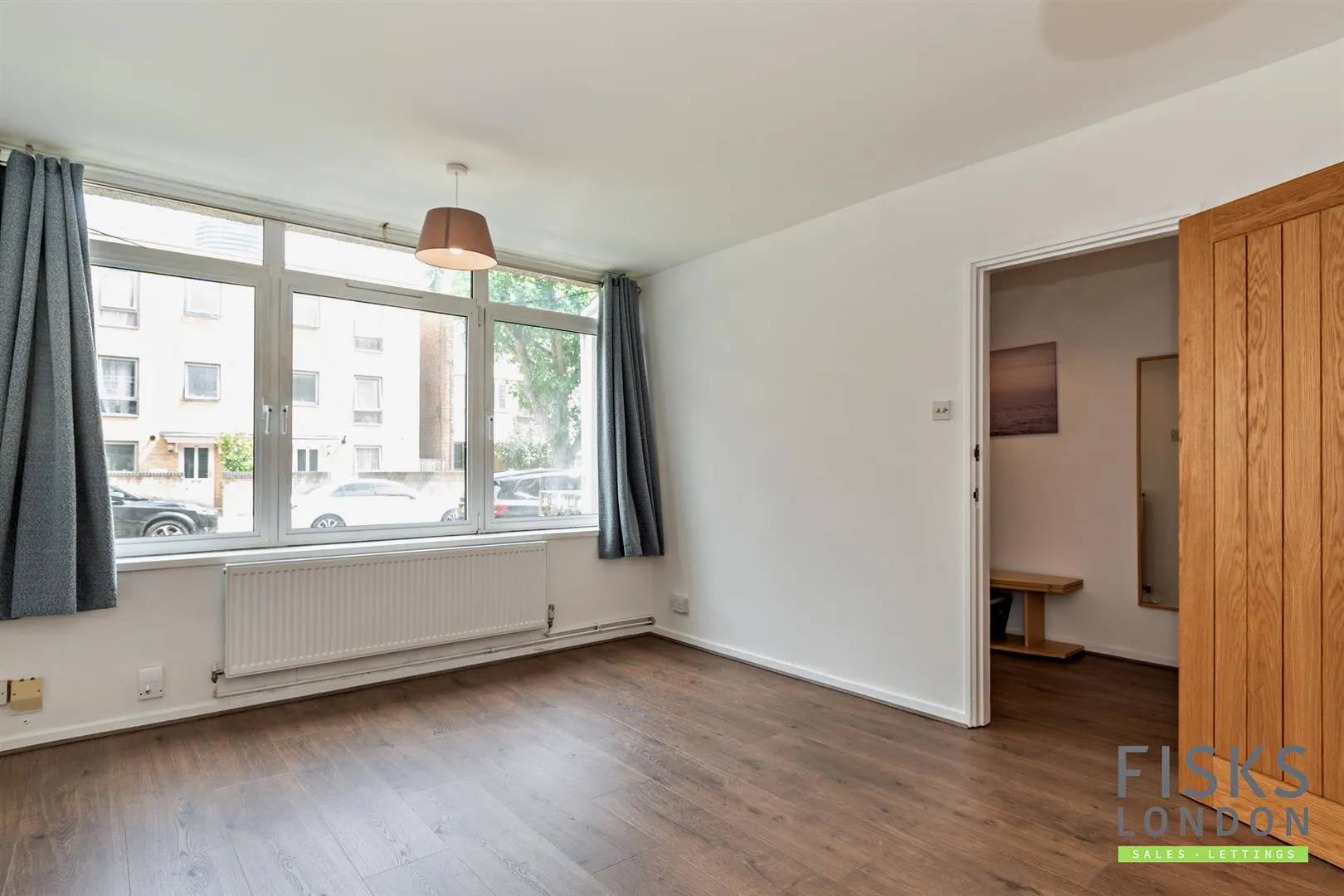 Flat Alpha Grove in Greater London