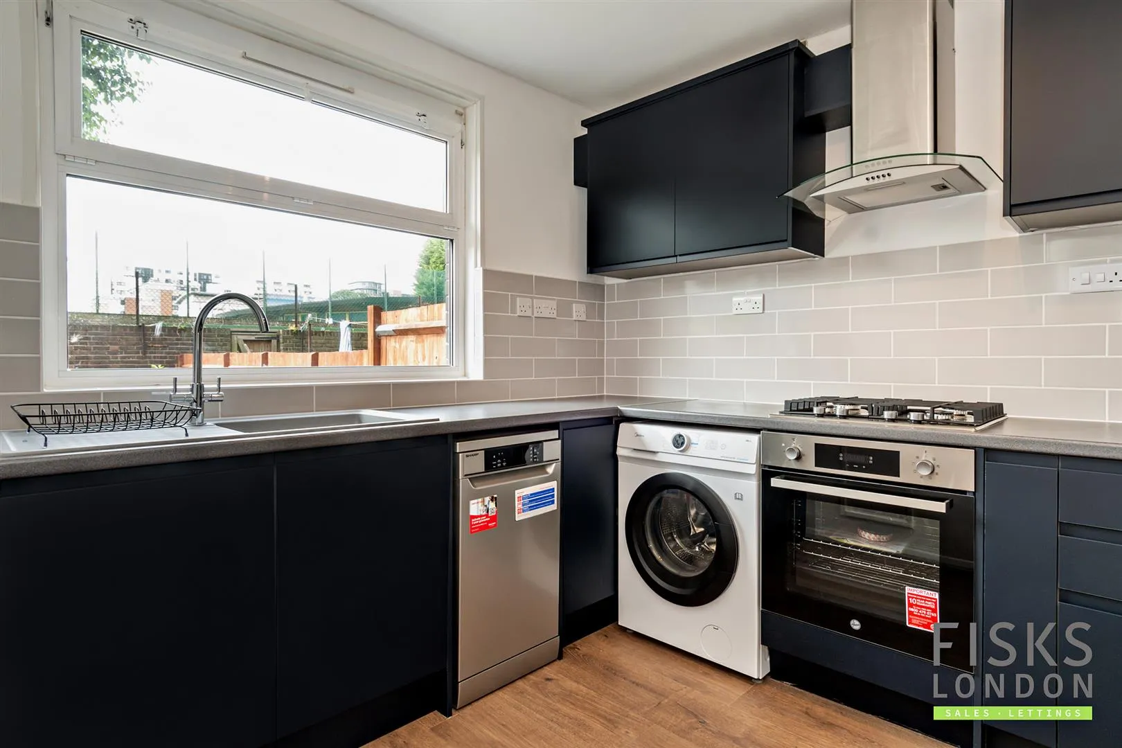 Flat Alpha Grove in Greater London